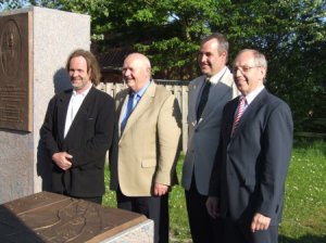 Jörg Plickat, Kreispresident Helmut Wiese, Deichgraf Albrecht und Bürgermeister Volquardsen